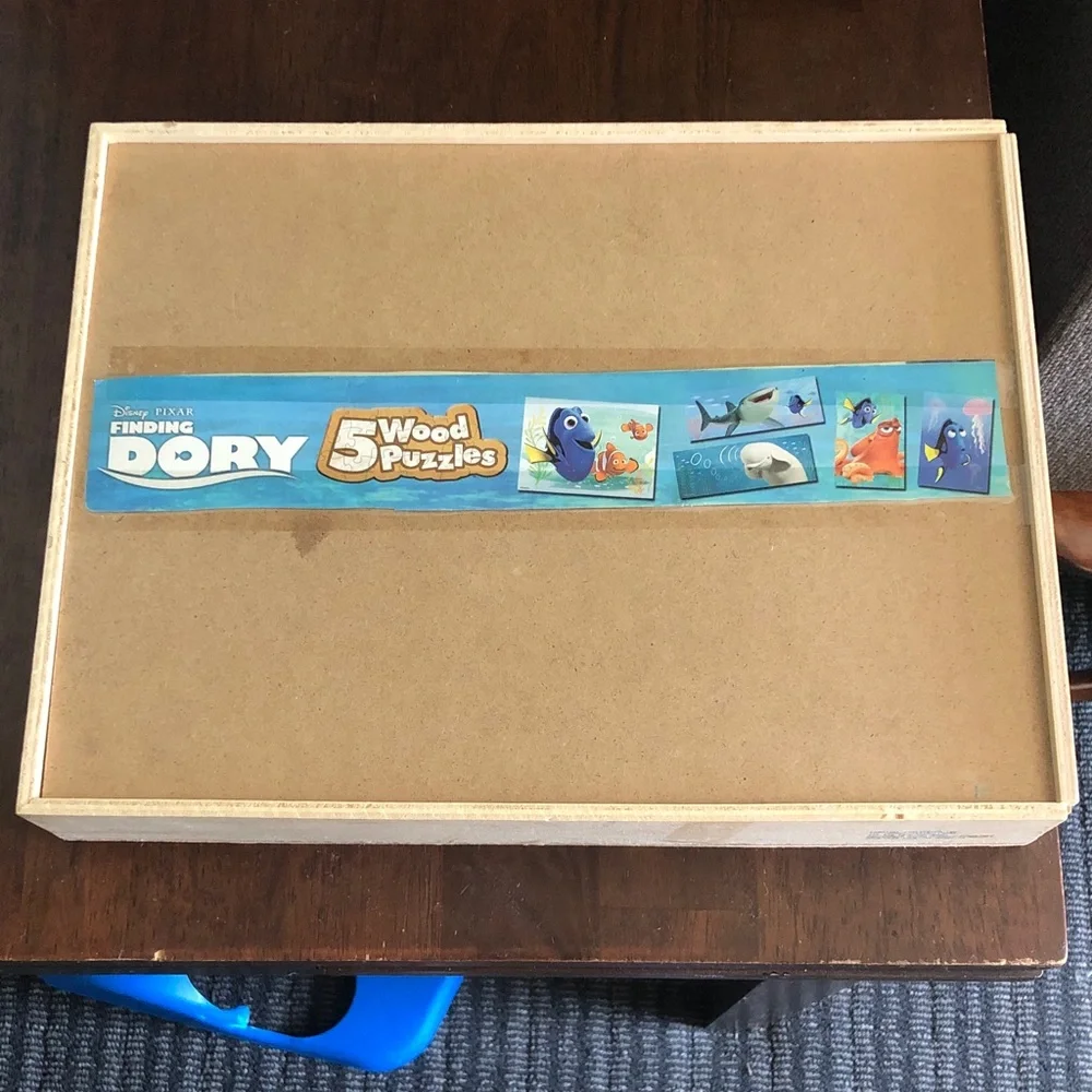 Disney Nemo 5-Wood Puzzle Set with Case